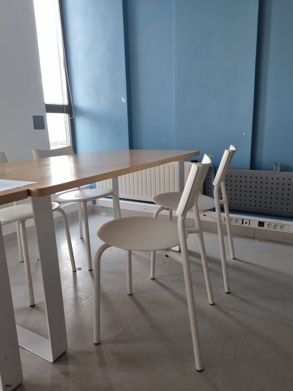 Chaise de cafétéria blanche Tiptoe - empilable - arriere