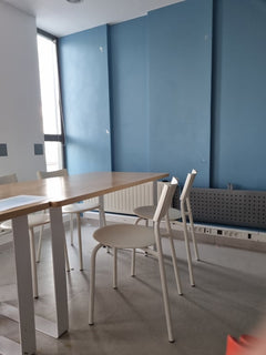 Chaise de cafétéria blanche Tiptoe - empilable