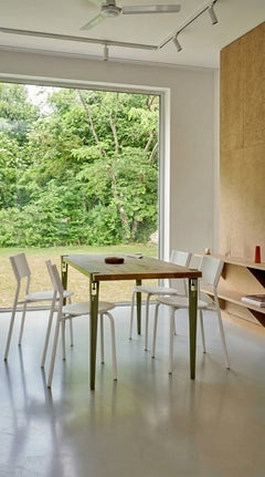 Chaise de cafétéria blanche Tiptoe - empilable