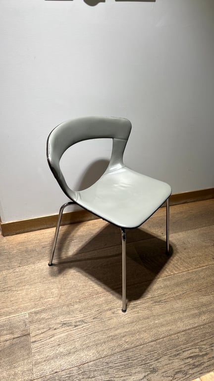 Chaise de cafétéria empilable - Fredericia fourniture Mundo - arriere