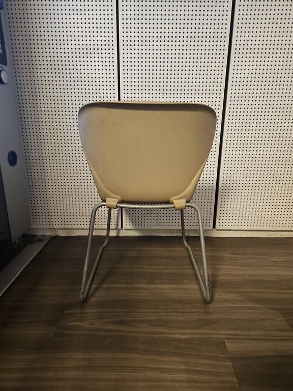 Chaise de cafétéria empilable plastique Rouge Clair - arriere