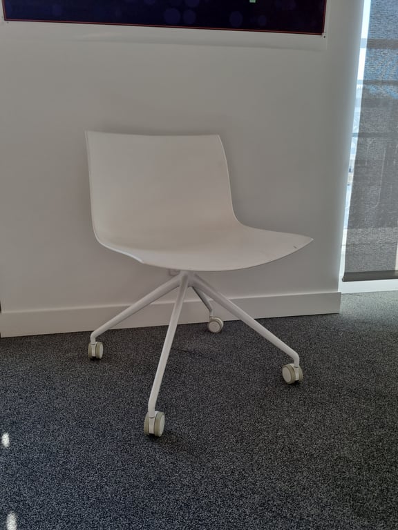 Chaise de réunion Arper Catifa 53 blanche - 3-4