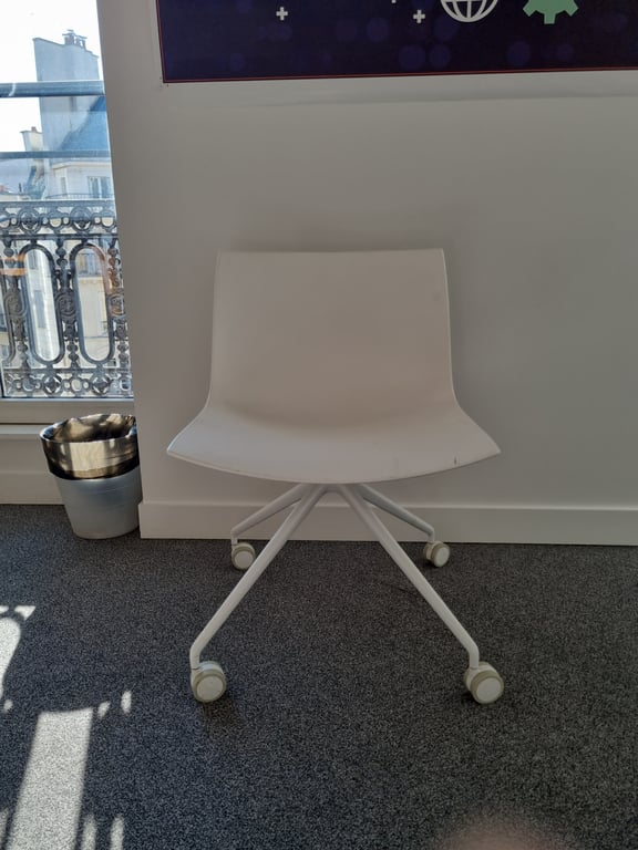 Chaise de réunion Arper Catifa 53 blanche - face