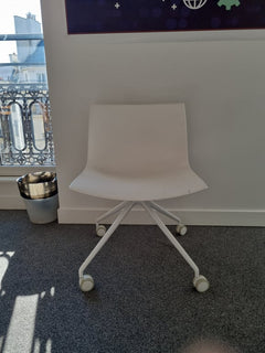 Chaise de réunion Arper Catifa 53 blanche - face