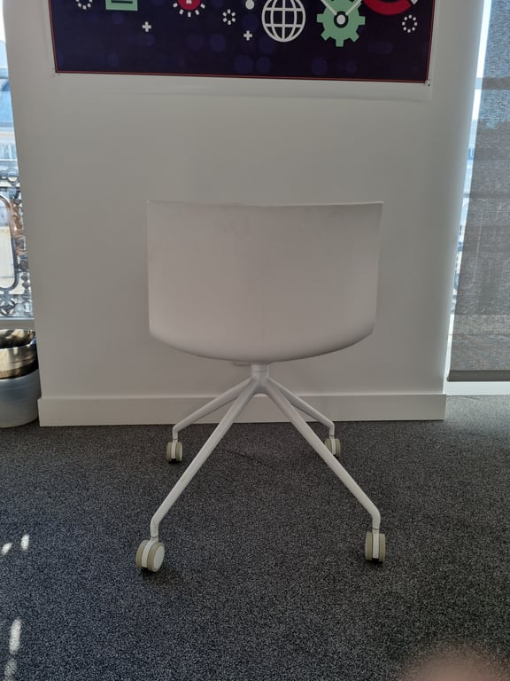 Chaise de réunion Arper Catifa 53 blanche - ambiance