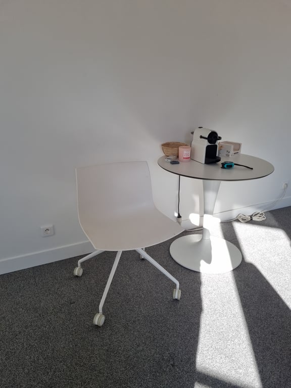 Chaise de réunion Arper Catifa 53 blanche - arriere