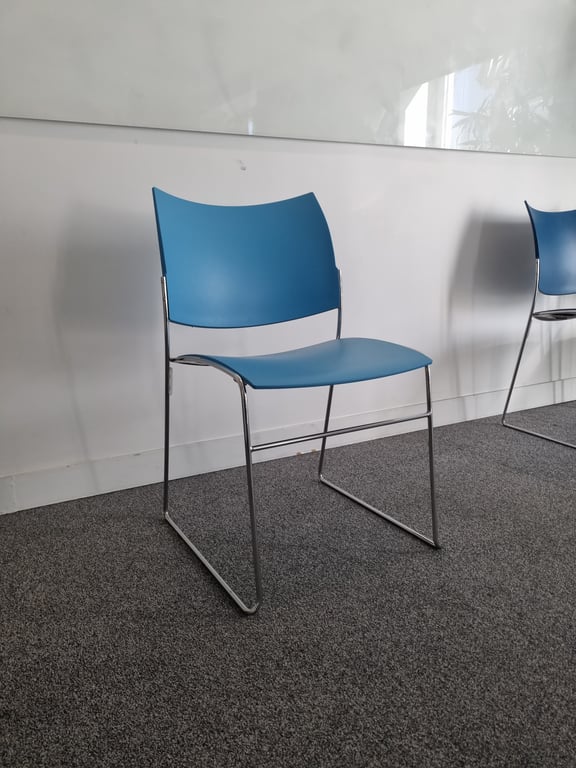 Chaise de réunion Casala Curvy bleue - 3-4