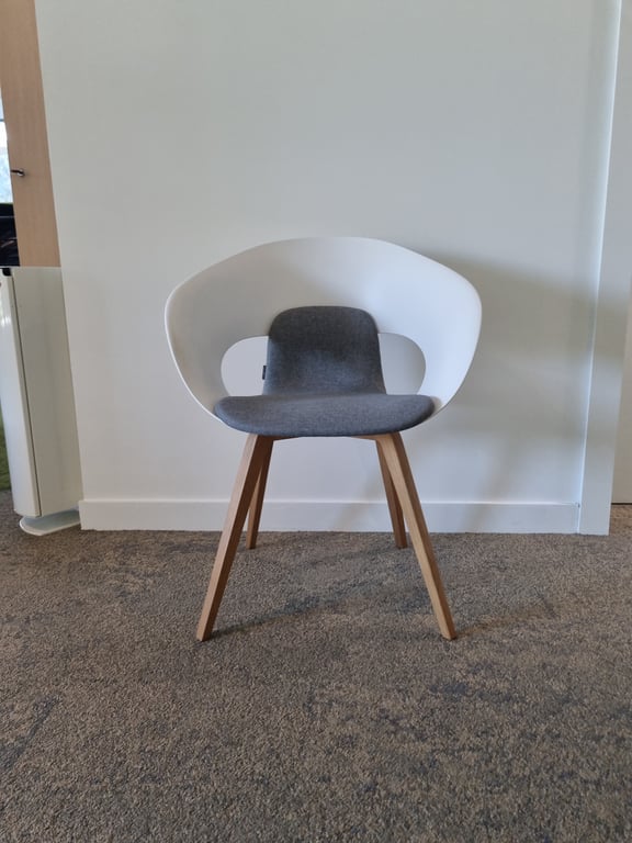 Chaise de réunion Deli Skandiform gris clair - face