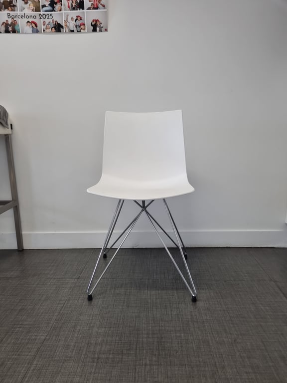 Chaise de réunion Gaber Kanvas TC blanche - face