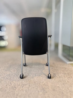 Chaise de réunion Kinnarps avec accoudoirs - ambiance