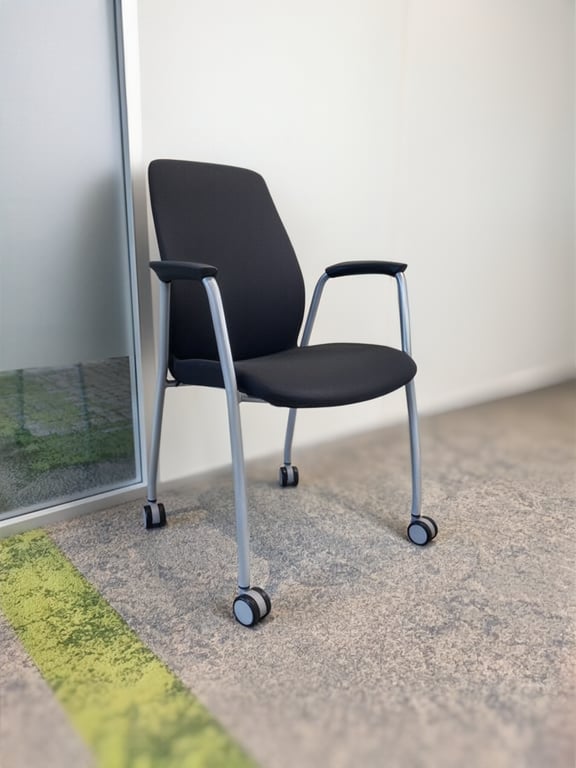 Chaise de réunion Kinnarps avec accoudoirs - 3-4