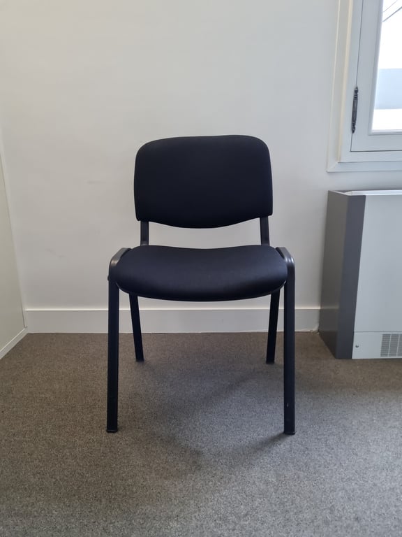 Chaise de réunion sans accoudoirs en tissu et métal - ambiance