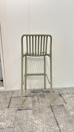 Chaise haute en plastique 77cm - arriere