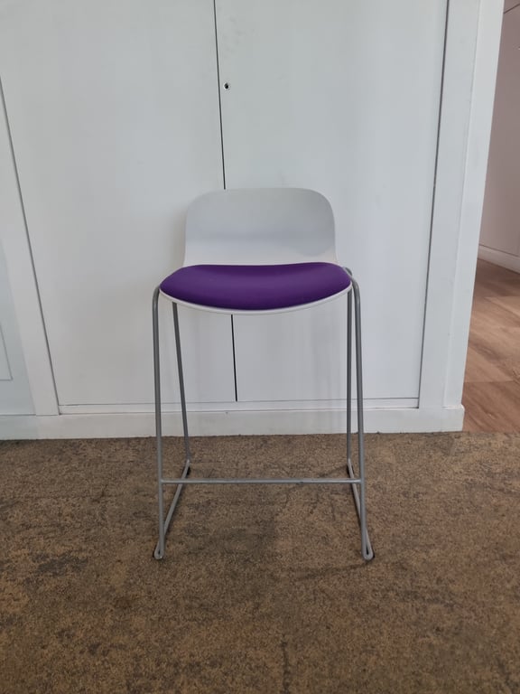 Chaise haute Materia structure métal assise tissu - face