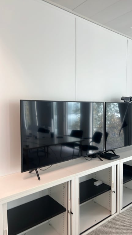 Écran Samsung 124 cm x 71 cm - 3-4