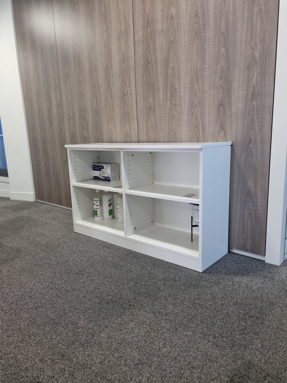 Etagère en bois blanc - 3-4