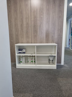 Etagère en bois blanc - face