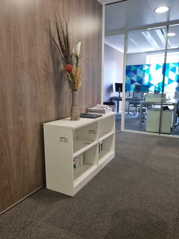 Etagère en bois blanc - ambiance