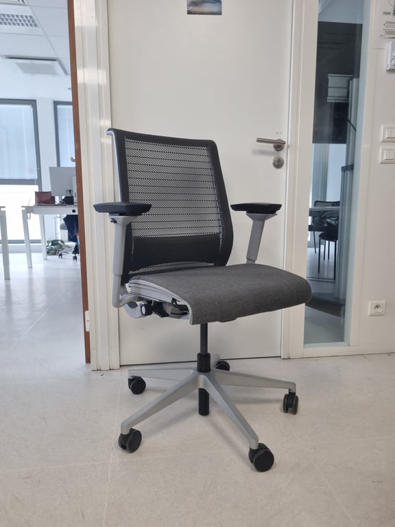 Fauteuil bureau ergonomique Steelcase Think V1 - 3-4