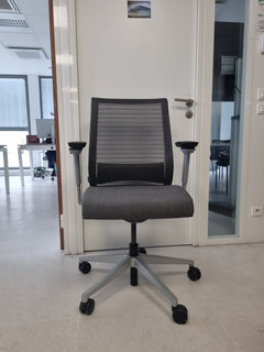 Fauteuil bureau ergonomique Steelcase Think V1 - face