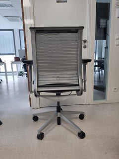 Fauteuil bureau ergonomique Steelcase Think V1 - ambiance
