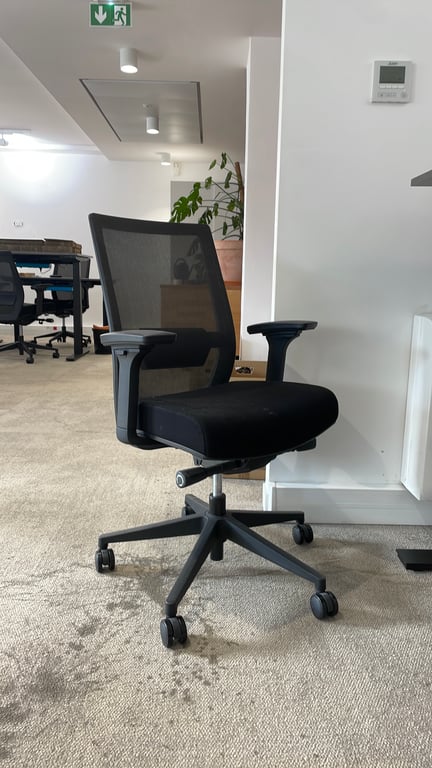 Fauteuil de bureau en résille avec roulettes - 3-4