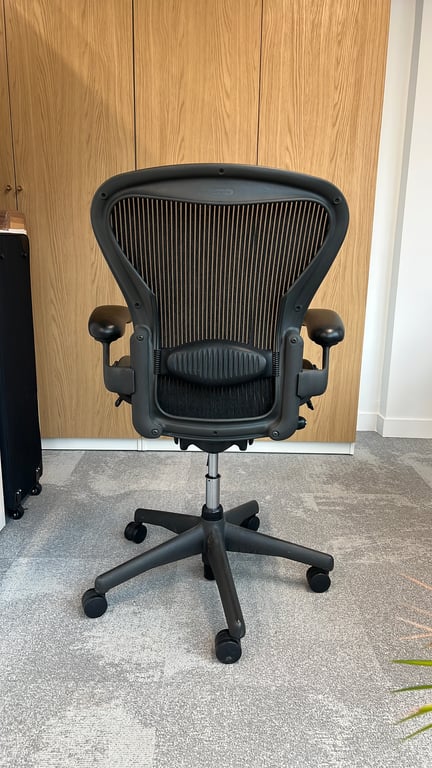 Fauteuil de bureau Herman Miller Aeron Classic Taille B Noir - Accoudoirs fixes - arriere