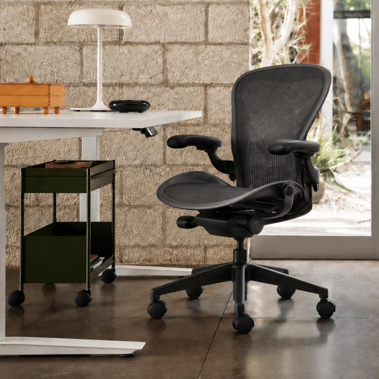 Fauteuil de bureau Herman Miller Aeron Classic Taille B Noir - Accoudoirs fixes