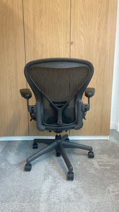 Fauteuil de bureau Herman Miller Aeron Resmastered taille B Noir - ambiance