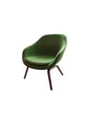 Fauteuil tissu vert Hay avec accoudoirs bois