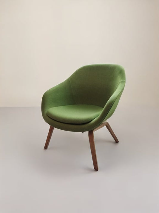 Fauteuil tissu vert Hay avec accoudoirs bois - 3-4