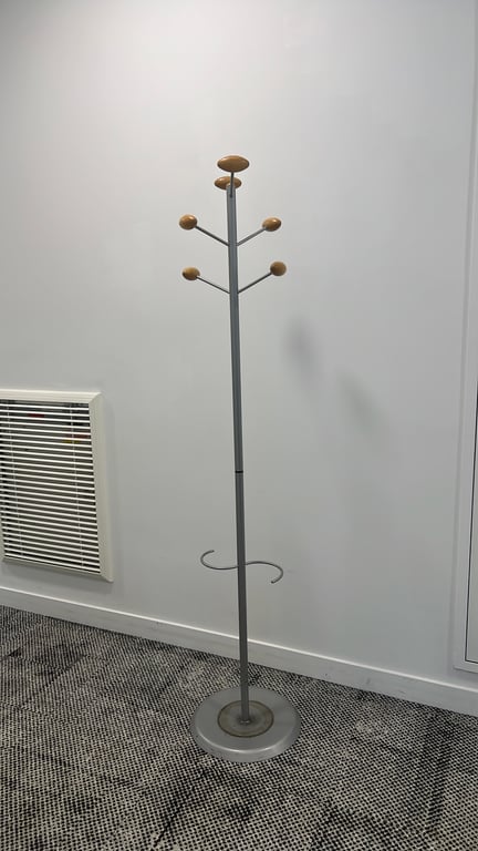 Porte-manteau en métal gris - 3-4