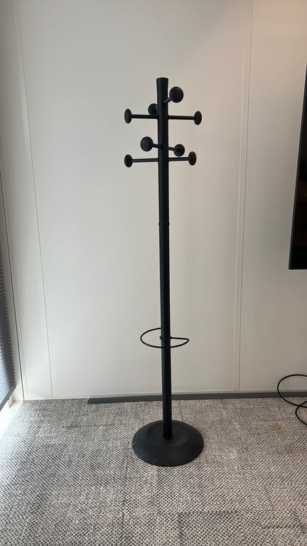 Porte-manteau en métal noir - 3-4