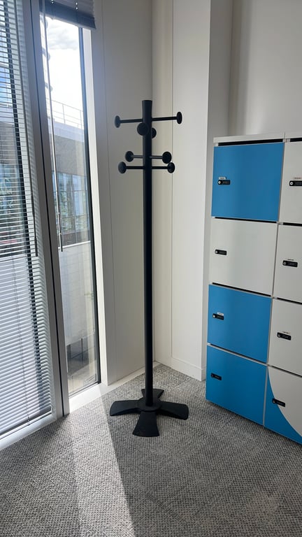 Porte-manteau en métal noir - 3-4