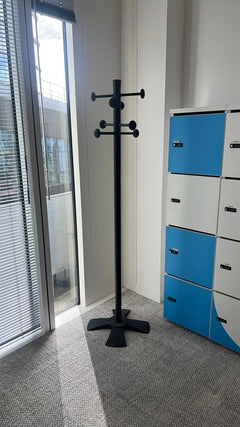 Porte-manteau en métal noir - 3-4