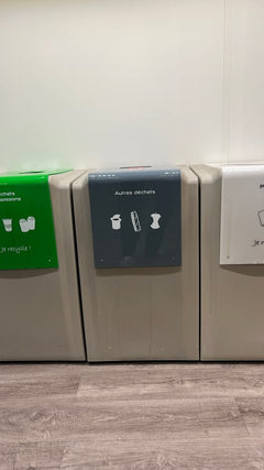 Poubelle en plastique grise - 3-4