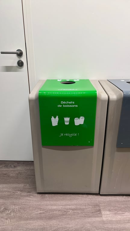 Poubelle en plastique verte - 3-4