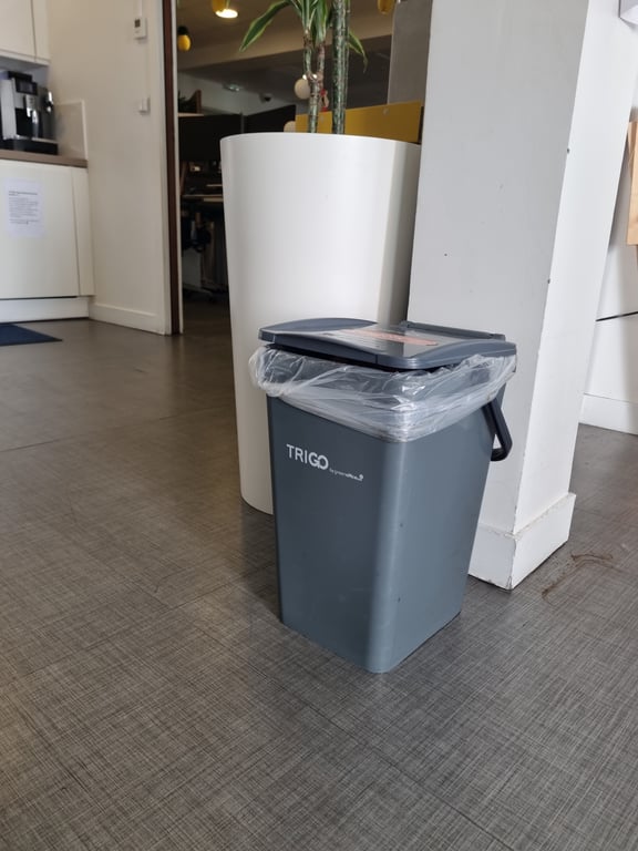 Poubelle Greenoffice Trigo gris - ambiance