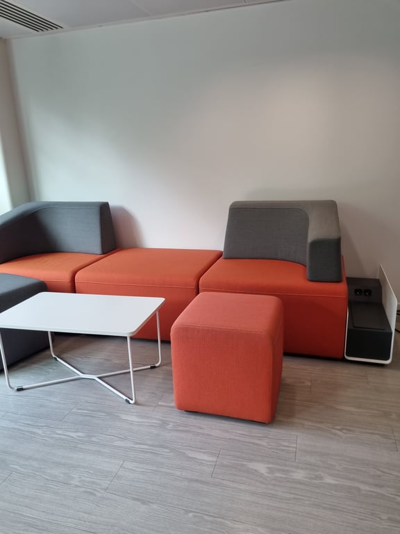 Pouf Steelcase tissu 43x43 cm Hot Cinnamon - ambiance