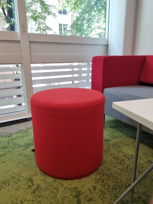 Pouf tissu rouge BuzziSpace - ambiance