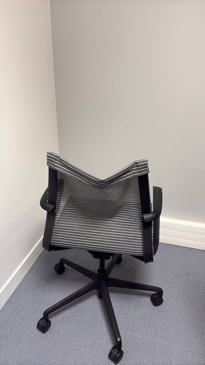 Fauteuil de bureau ergonomique avec roulettes et dossier résille