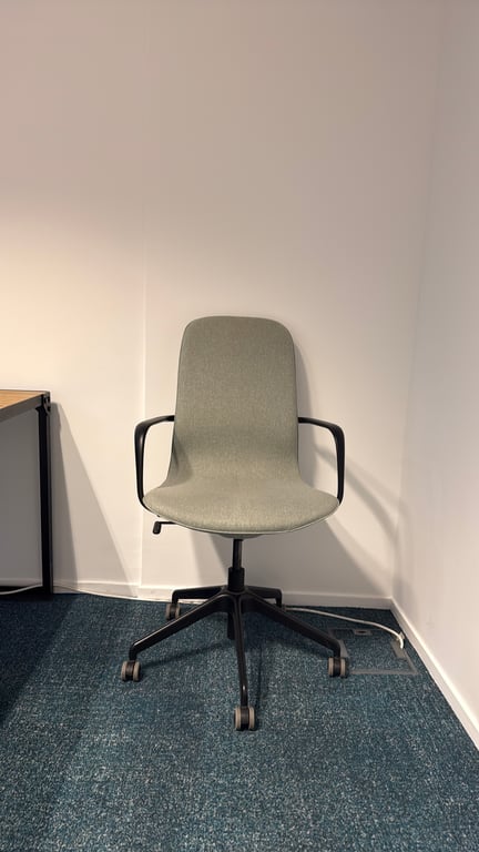 Chaise de réunion IKEA Langfjall Gris clair - 3-4