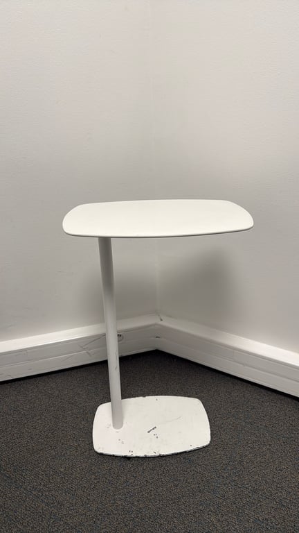 Table basse ovale en métal blanc - 3-4