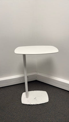 Table basse ovale en métal blanc - 3-4