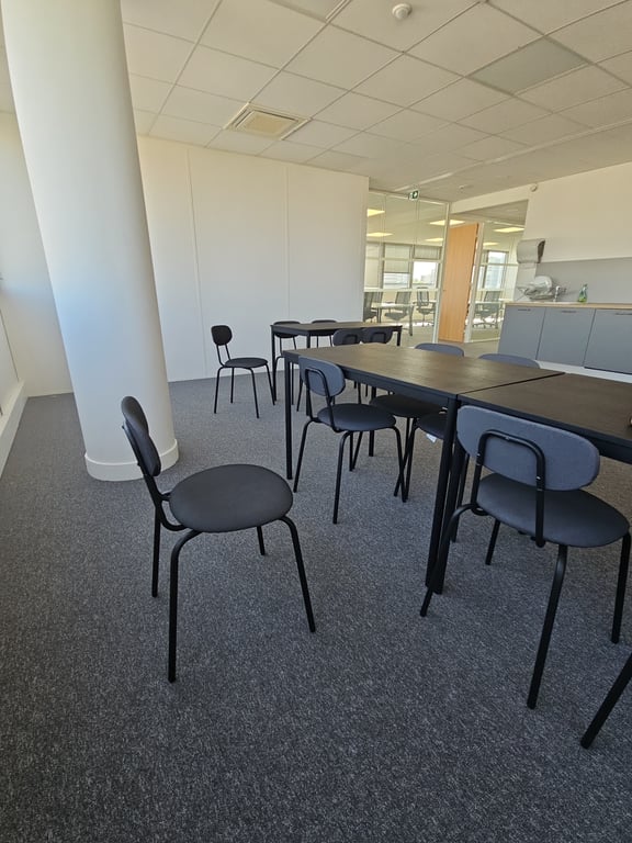 IKEA - Östanö - Chaise de cafétéria en tissu avec dossier plein - arriere