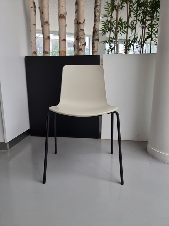 Chaise de cafétéria Enea design