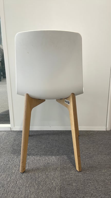 Chaise de réunion en bois et plastique