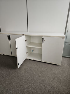 Armoire basse avec clés