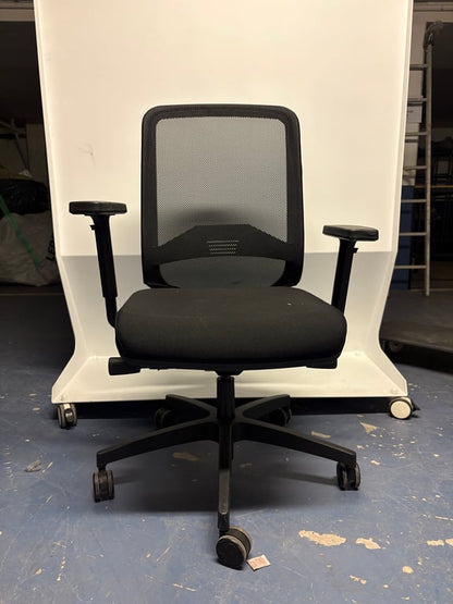 Fauteuil de bureau avec roulettes et dossier en résille