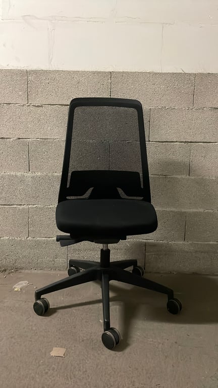 Fauteuil de bureau Interstuhl avec roulettes - face